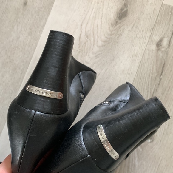 Michael Kors Bromley Black‎ Leather
Wedge Zip Ankle Bootie Size 10 M classic - Picture 9 of 11